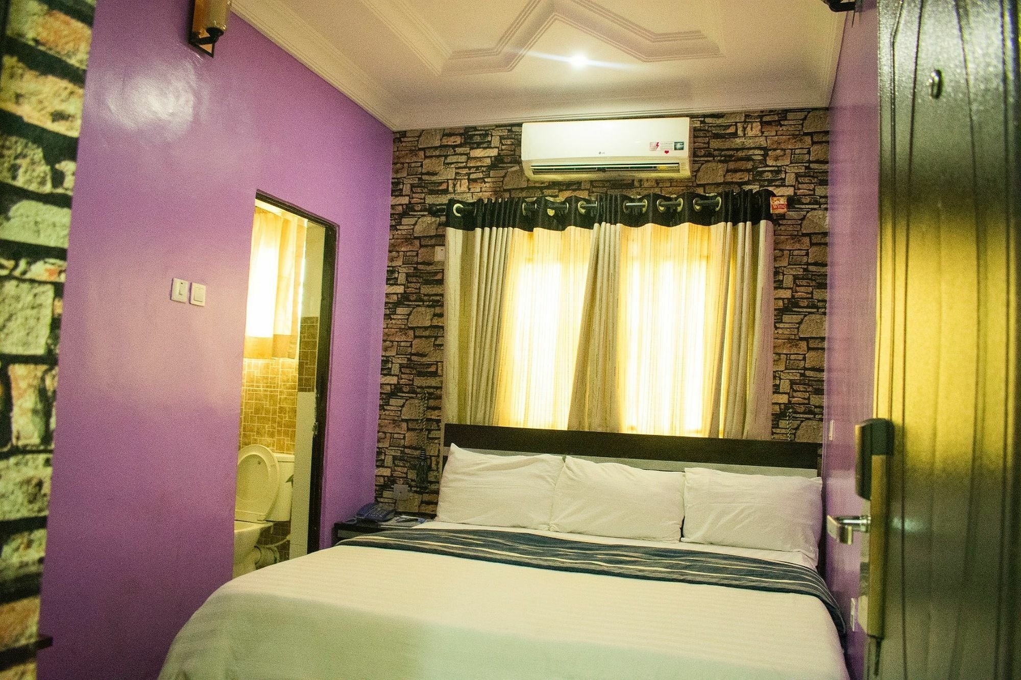 Crestview Hotel & Suites Lagos Eksteriør billede